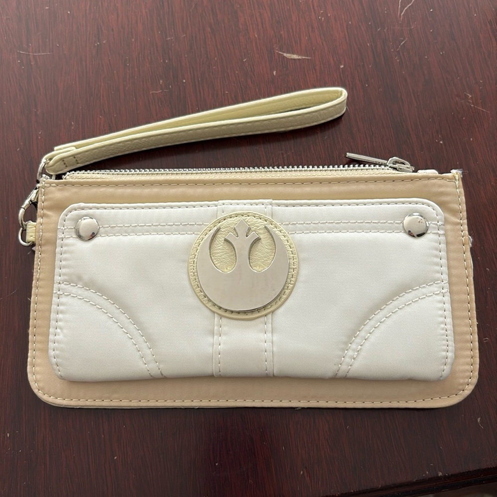 Loungefly Disney Star Wars Princess Leia Wristlet